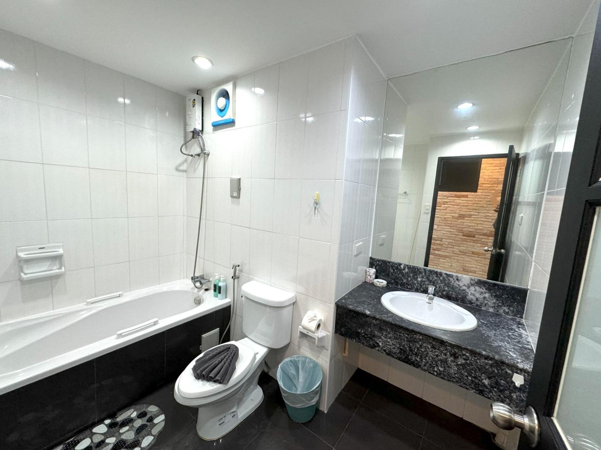 Patong Tower Apartment By Lofty Екстериор снимка